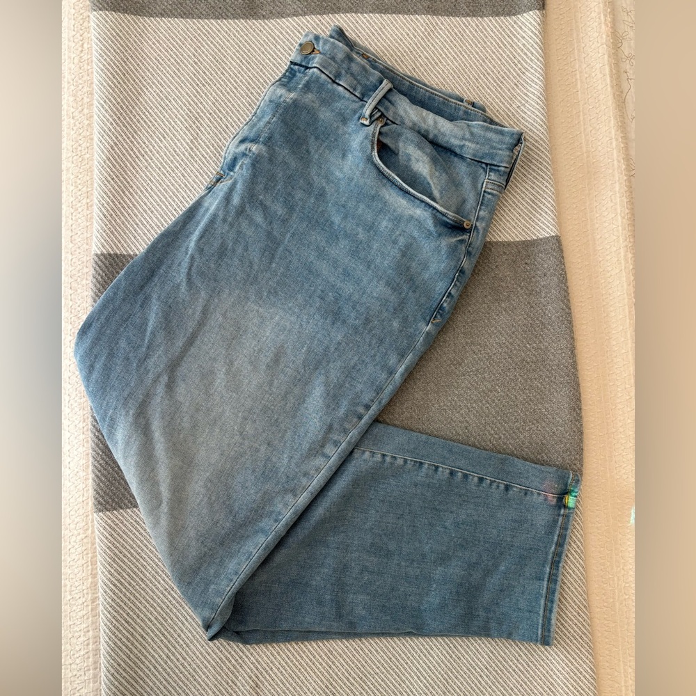 Good American Always Fits Straight Leg Jeans